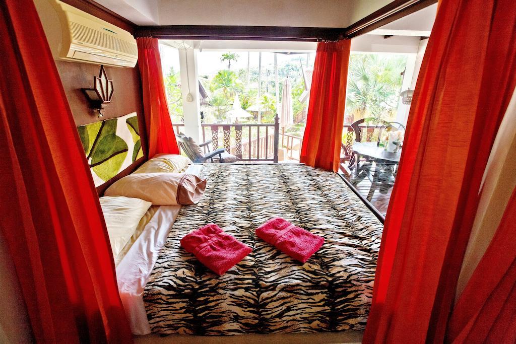 Coco Palace Resort Nai Harn Room photo