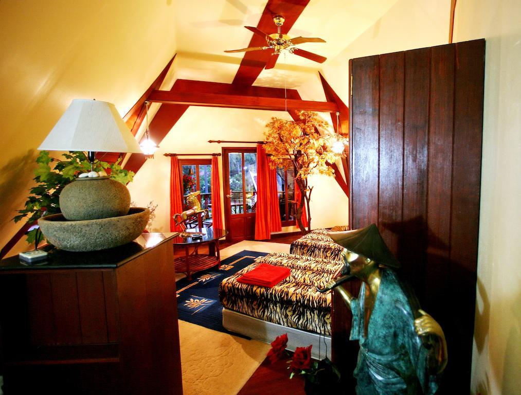 Coco Palace Resort Nai Harn Room photo