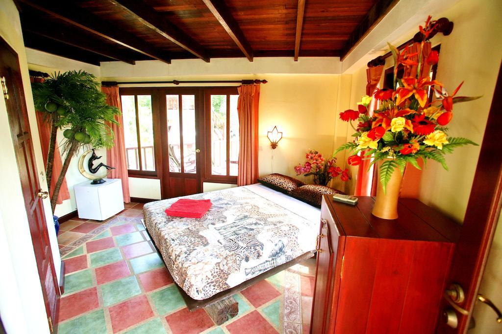 Coco Palace Resort Nai Harn Room photo