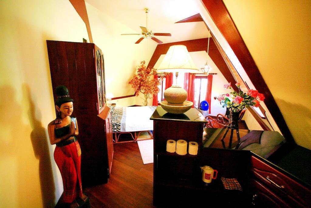 Coco Palace Resort Nai Harn Room photo