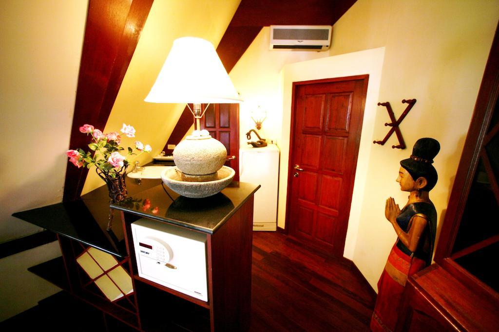 Coco Palace Resort Nai Harn Room photo