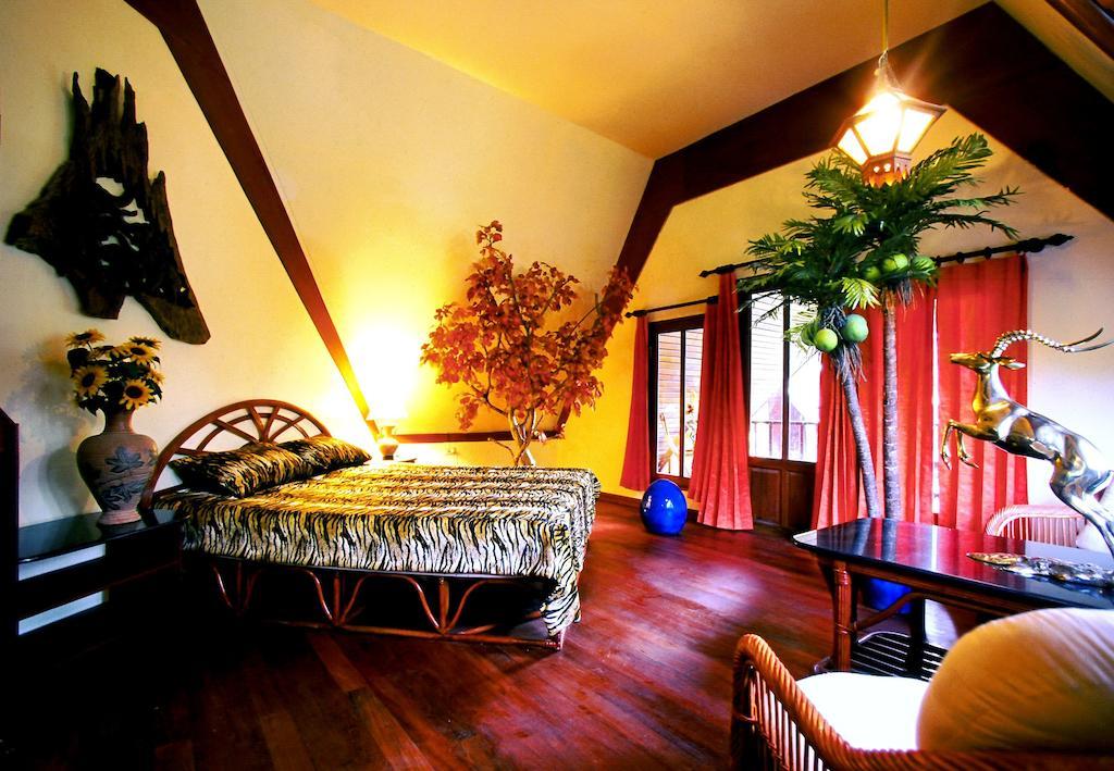 Coco Palace Resort Nai Harn Room photo