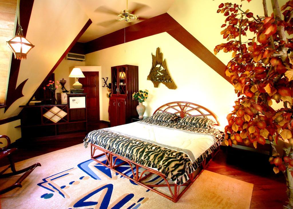 Coco Palace Resort Nai Harn Room photo